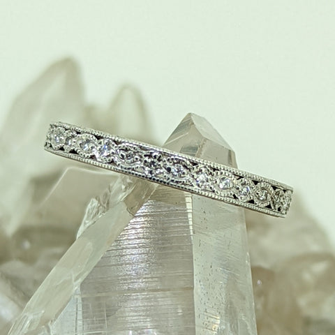 14K White Gold Diamond Patterned Band