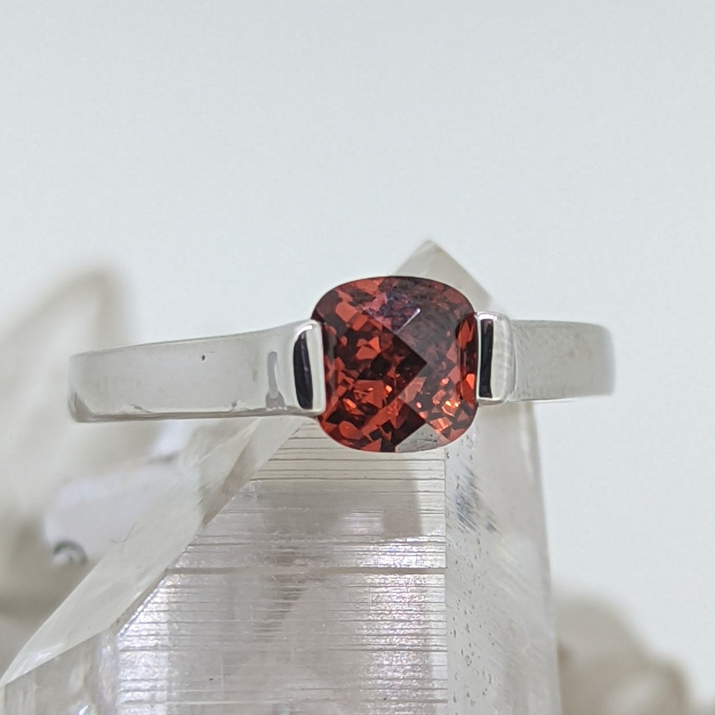 January Birthstone Ring (Garnet)