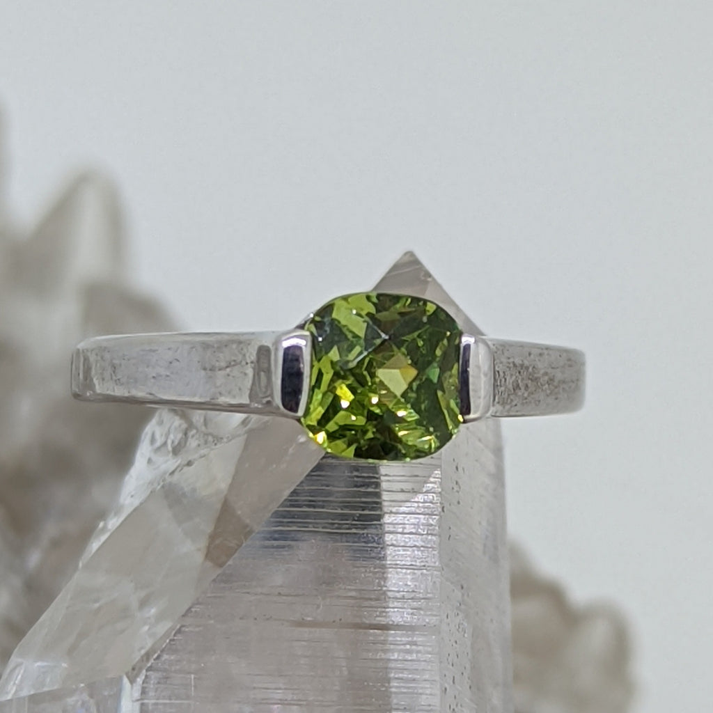 August Birthstone Ring (Peridot)