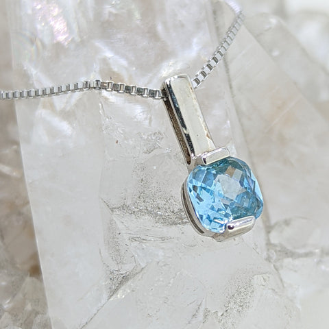 March Birthstone Necklace (Aquamarine)