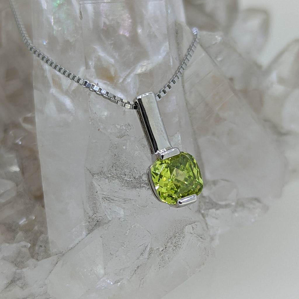 August Birthstone Necklace (Peridot)